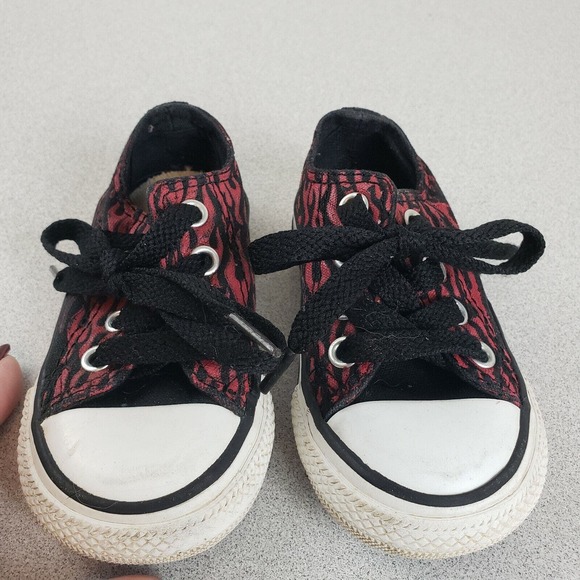 Converse Kids Chuck Taylor All Star 537080F Red Black Lace Up Sneaker Shoes Sz 4 - Picture 2 of 6